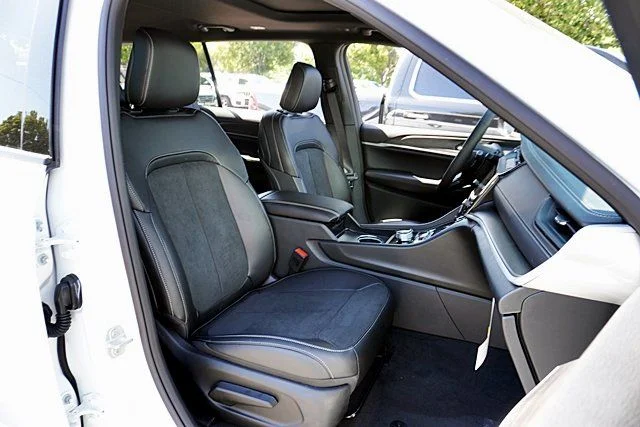 New 2026 Bright White Clearcoat Jeep Altitude image 15