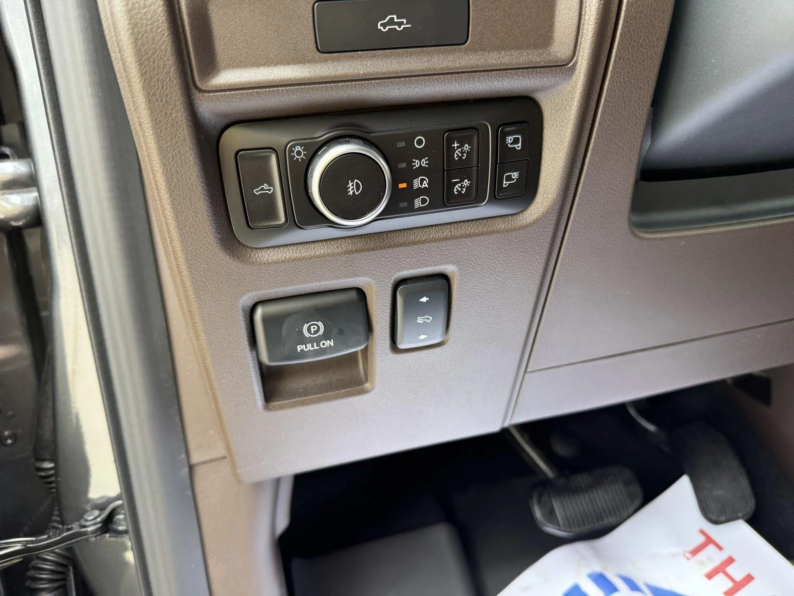 New 2026 Carbonized Gray Metallic Ford King Ranch® image 17