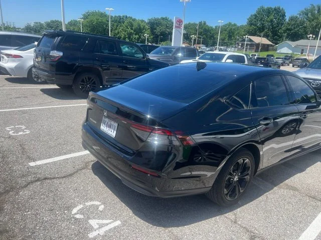 Used 2025  Honda SE image 8