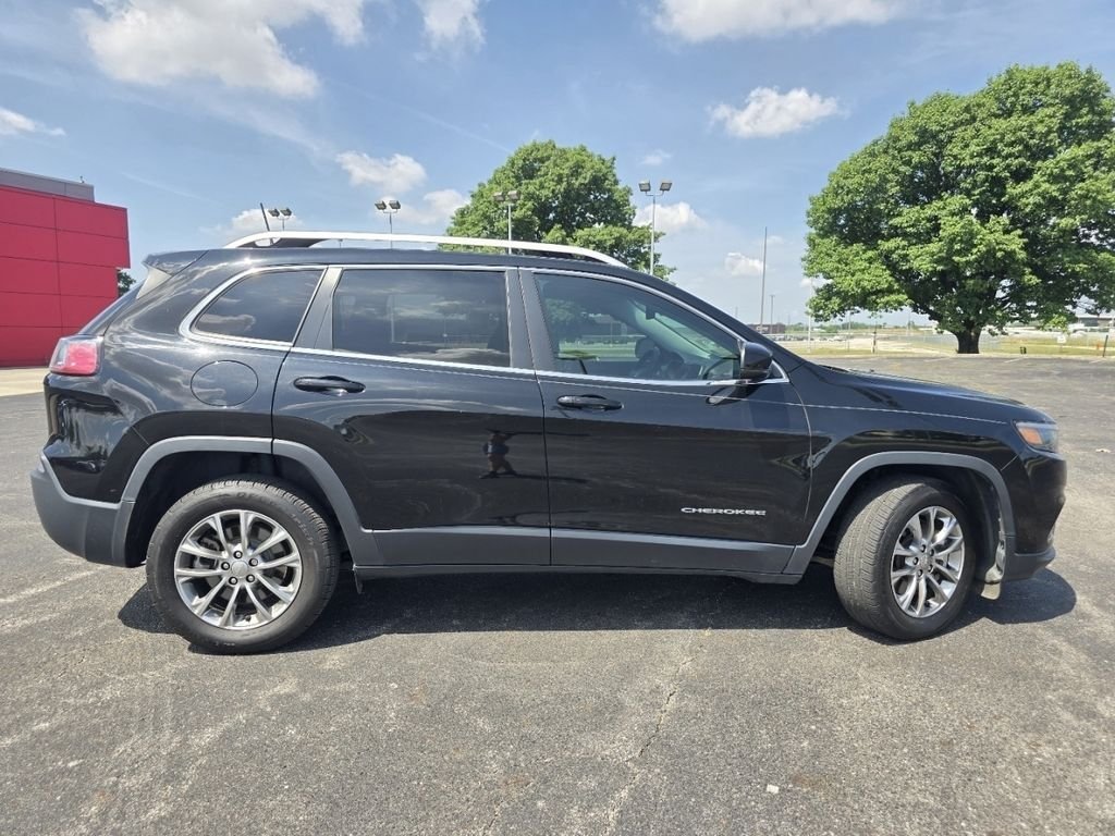 Used 2019 Black Jeep Latitude Plus image 14
