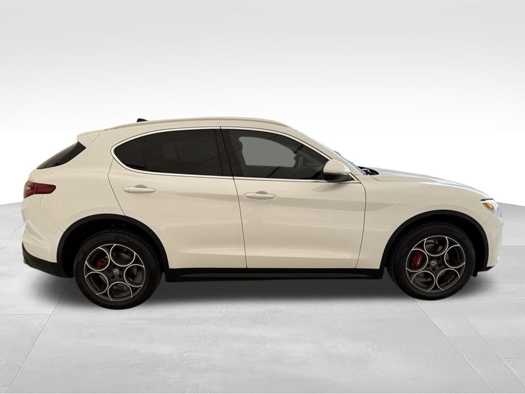 Used 2018 White Alfa Romeo Ti image 6
