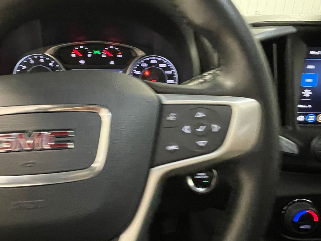 Used 2022 White GMC SLT image 37