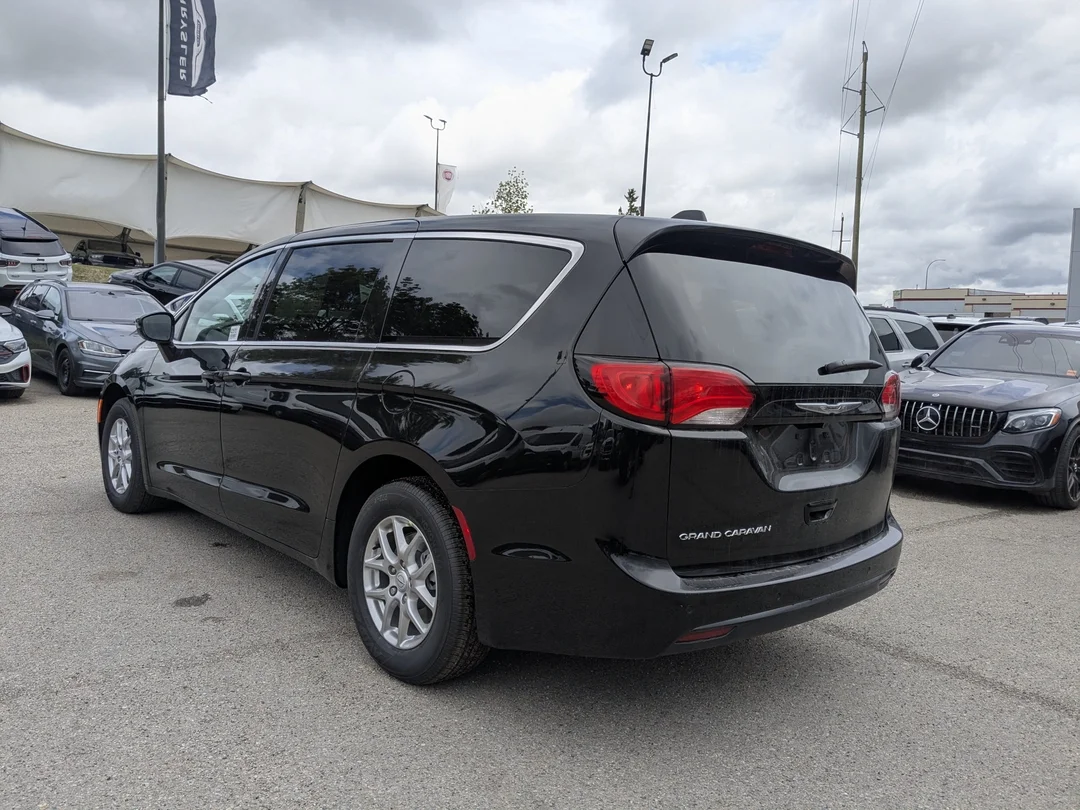 New 2026 Black Chrysler SXT - - FWD - Stow n Go Seats - Power Sliding Doors - Heated Seats - Adaptive Cruise & More! image 6