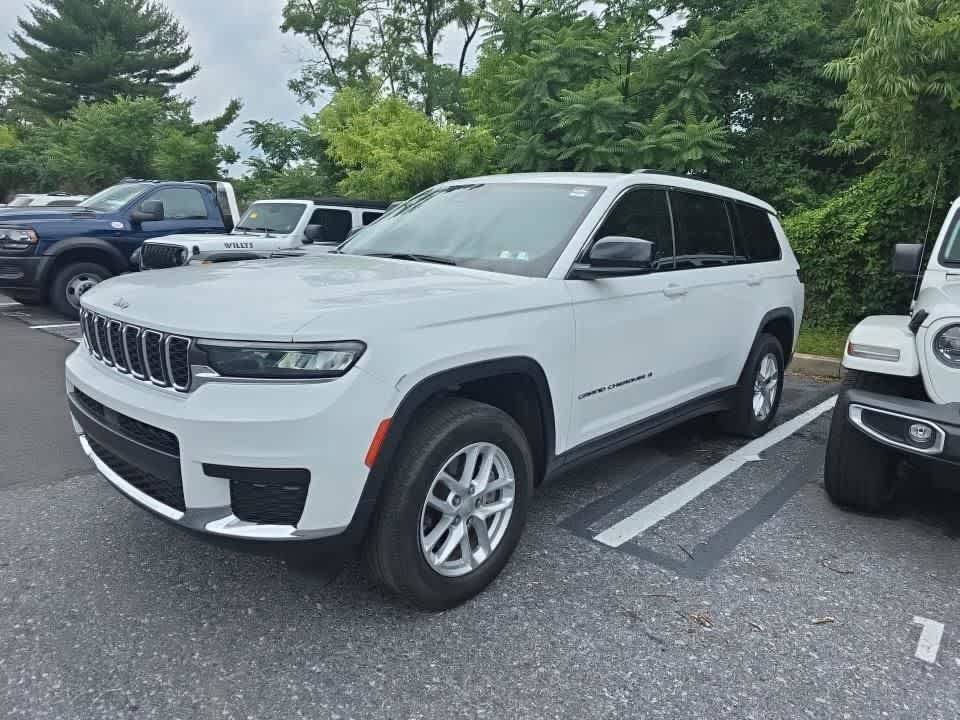 Used 2023 Bright White Clearcoat Jeep Laredo image 2