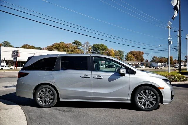 2026 Honda Odyssey Touring - Photo 14