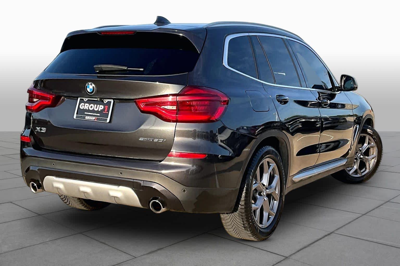 Used 2021 Dark Graphite Metallic BMW sDrive30i image 12