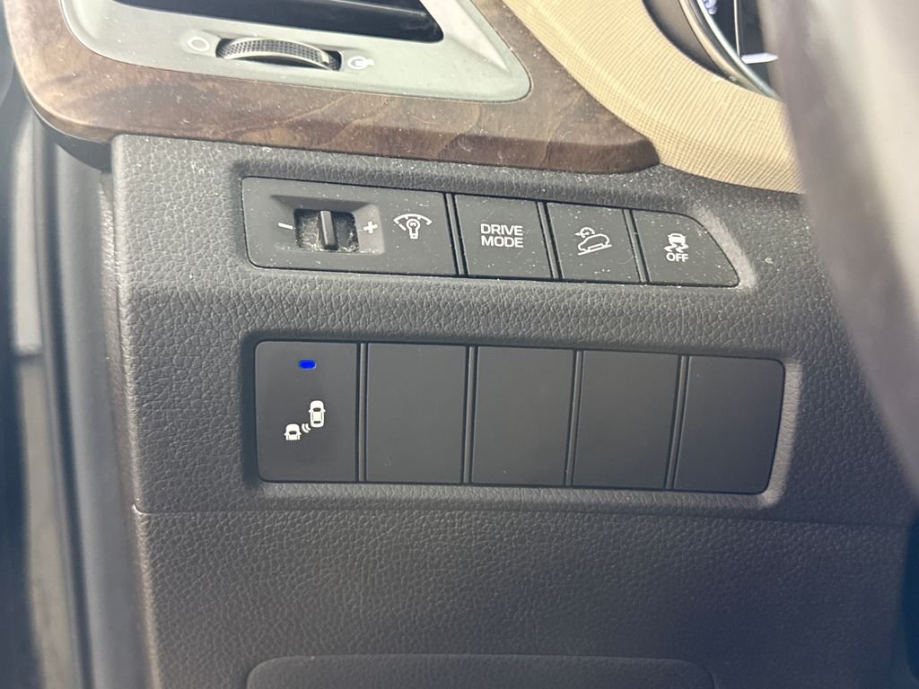 Used 2018 Black Hyundai 2.4 Base image 30