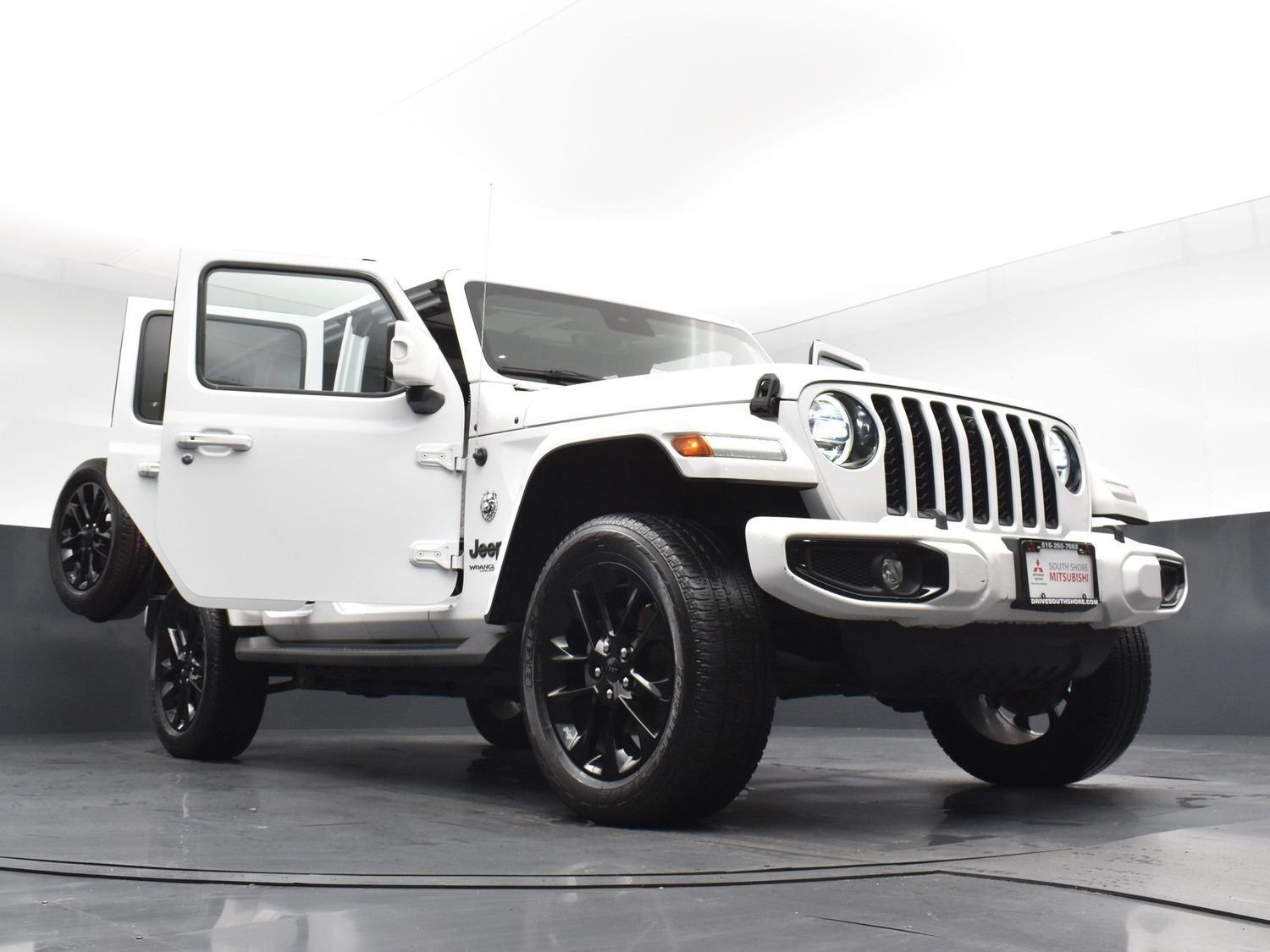 Used 2022 Bright White Clearcoat Jeep Unlimited High Altitude image 32