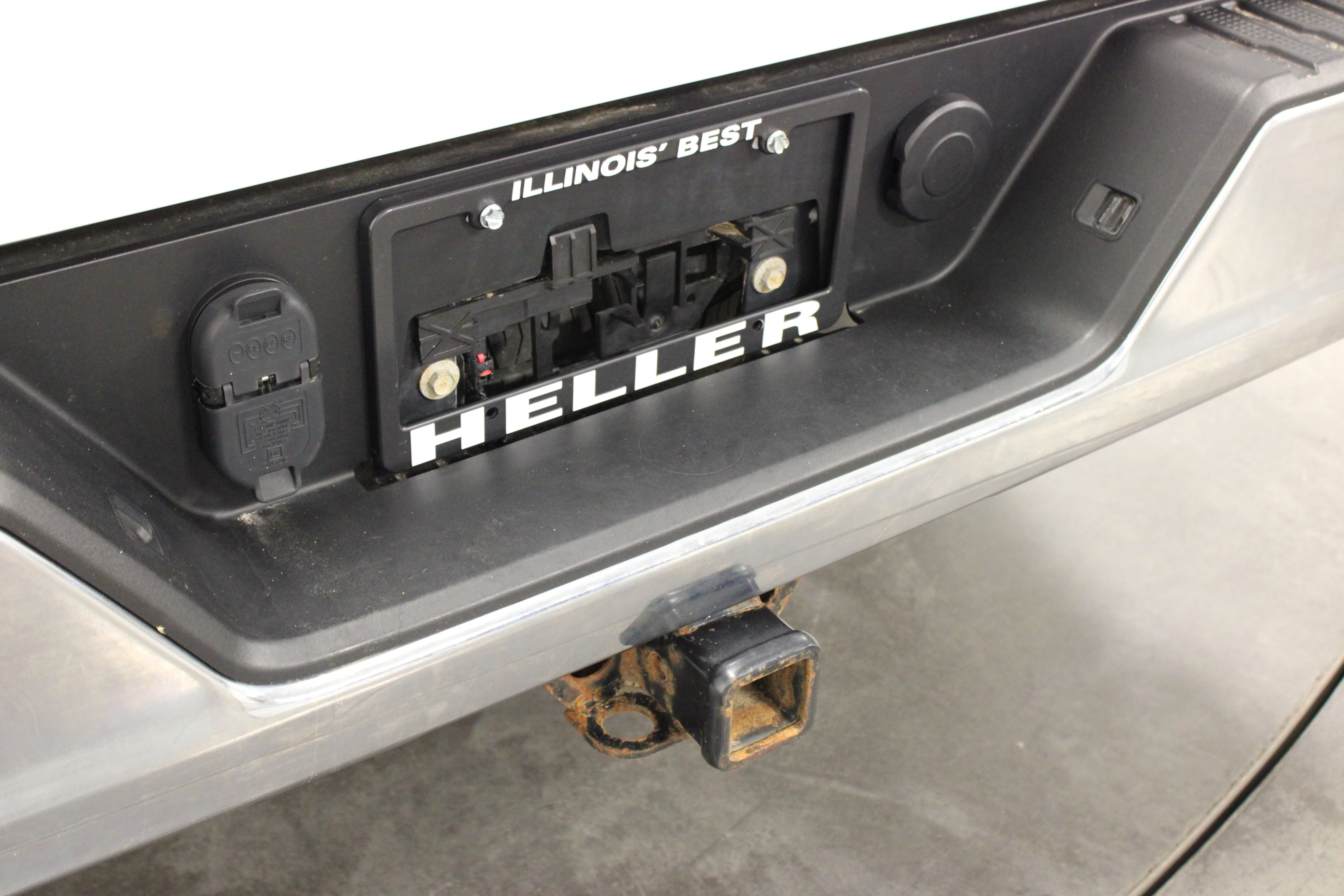 Used 2023 Summit White GMC SLE image 11