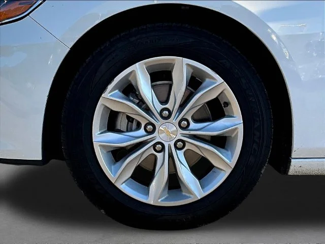 Used 2025 White Chevrolet LT image 36