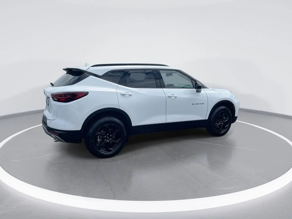 Used 2023 White Chevrolet LT image 8