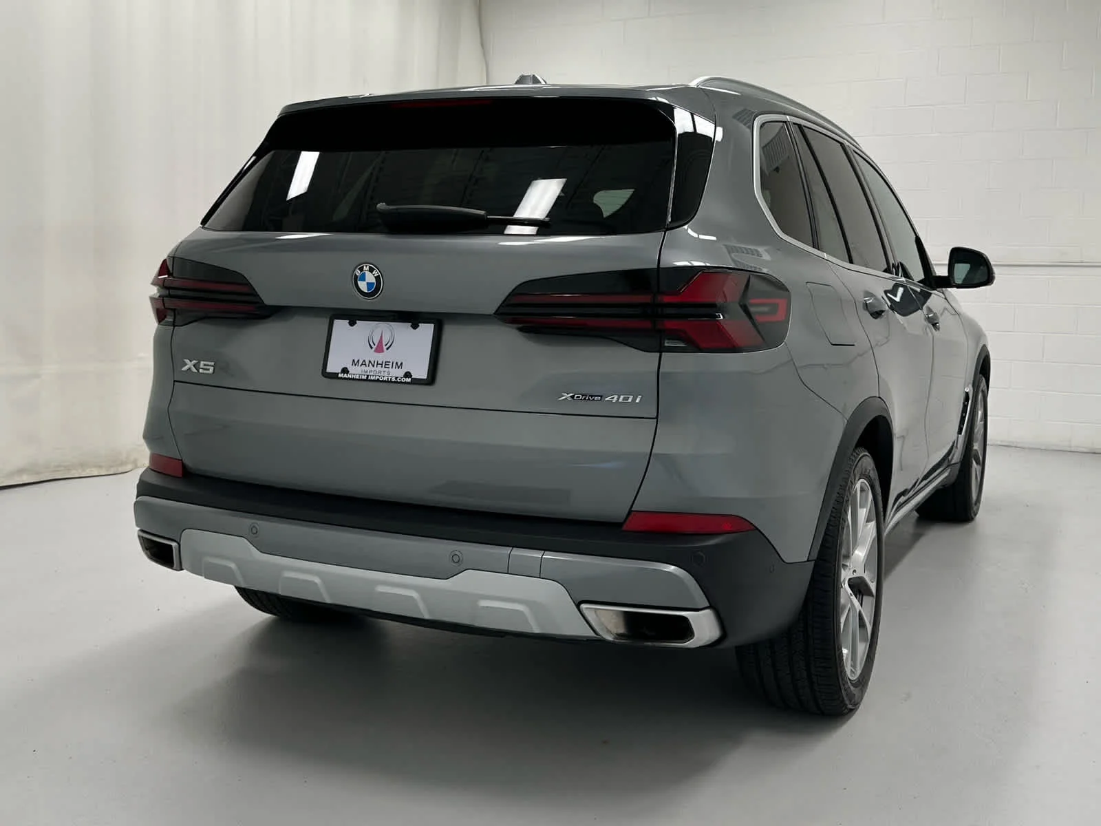 Used 2025 Skyscraper Grey Metallic BMW xDrive40i image 6