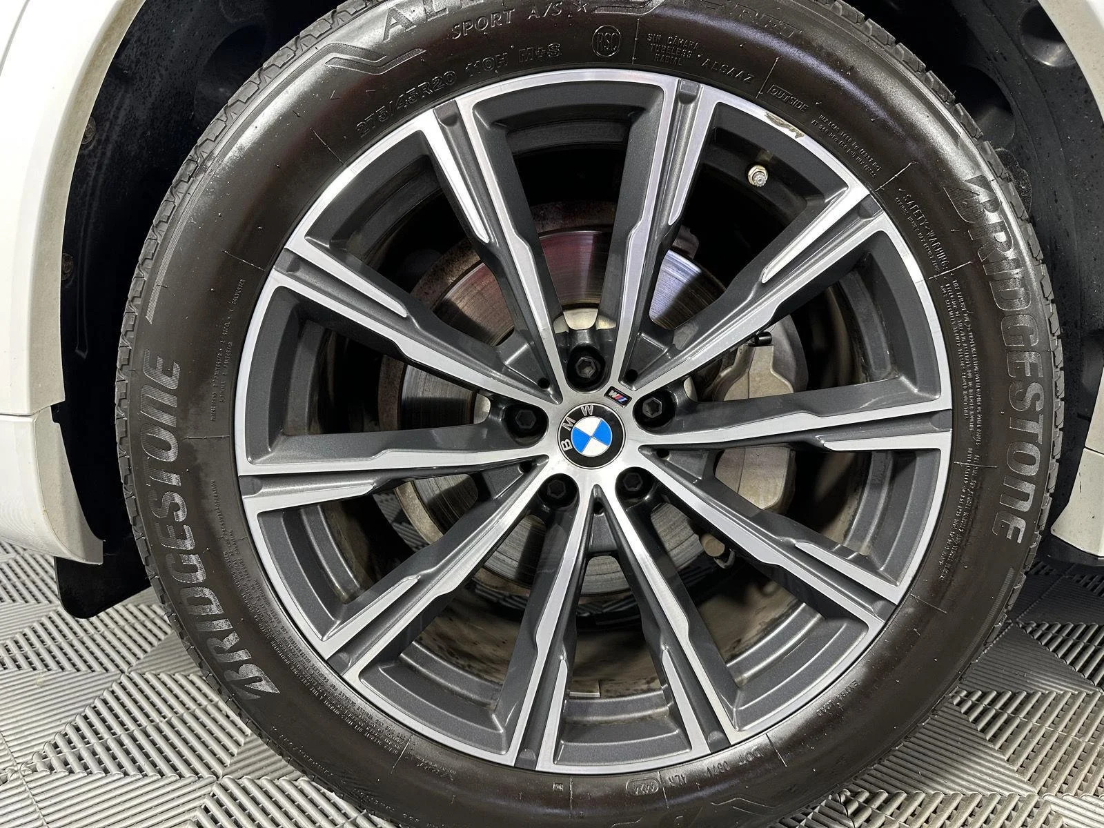 Used 2022 Mineral White Metallic BMW xDrive40i image 11