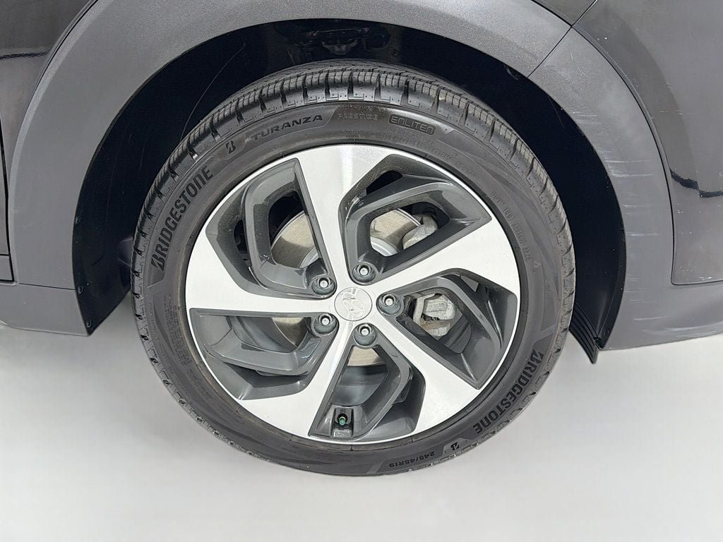 Used 2018 Black Noir Pearl Hyundai Value AWD image 34