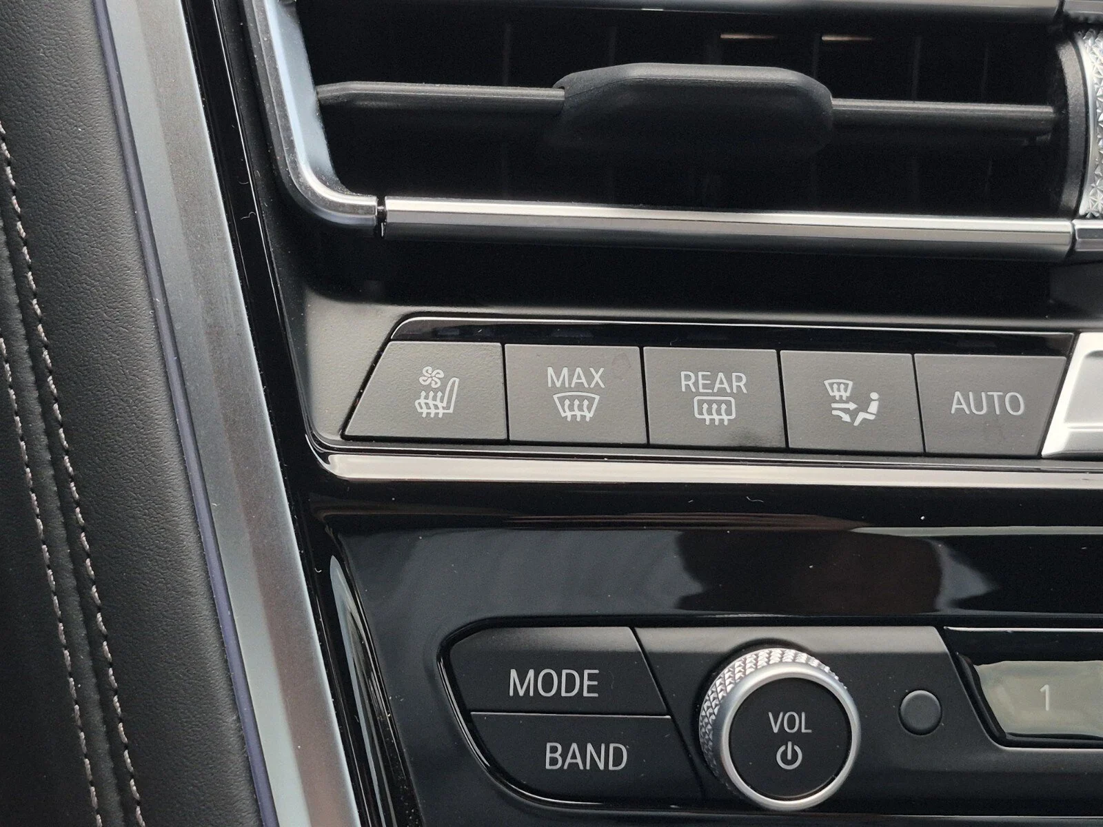 Used 2026 Black Sapphire Metallic BMW M850i xDrive image 35