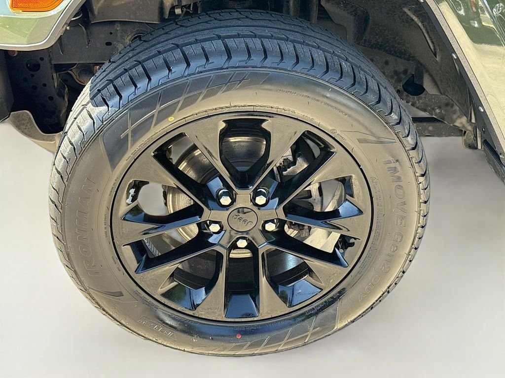 Used 2021 Sarge Green Clearcoat Jeep Unlimited Sahara image 28
