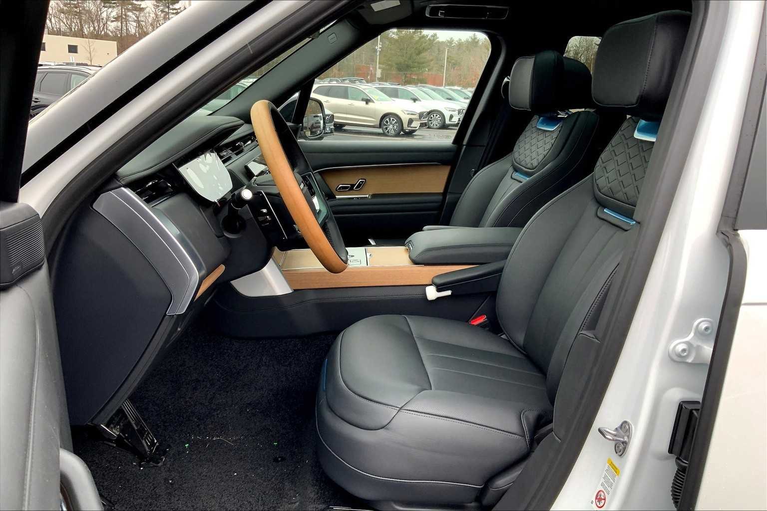2025 Land Rover Range Rover SV - Photo 11