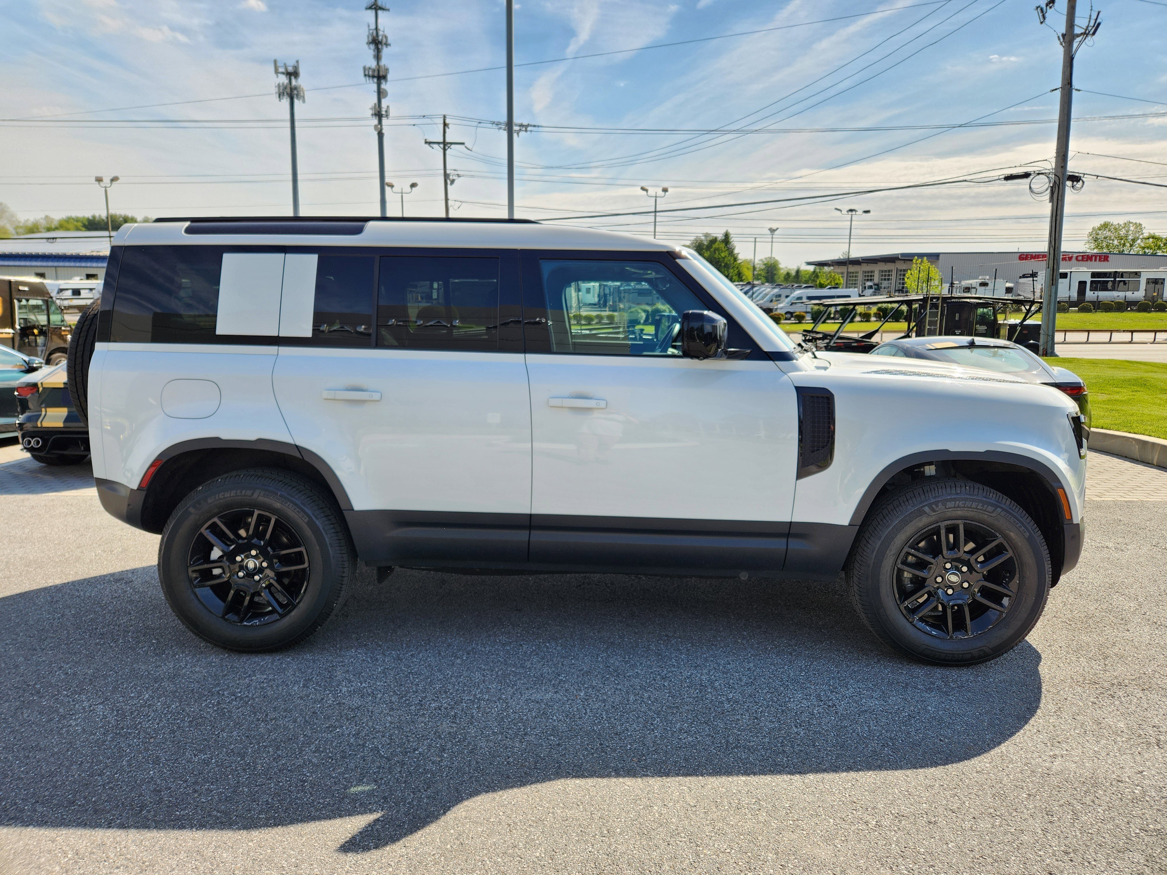 Certified Used 2025 Fuji White Land Rover S image 6