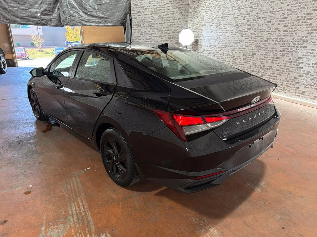Used 2021 Phantom Black Hyundai SEL image 5