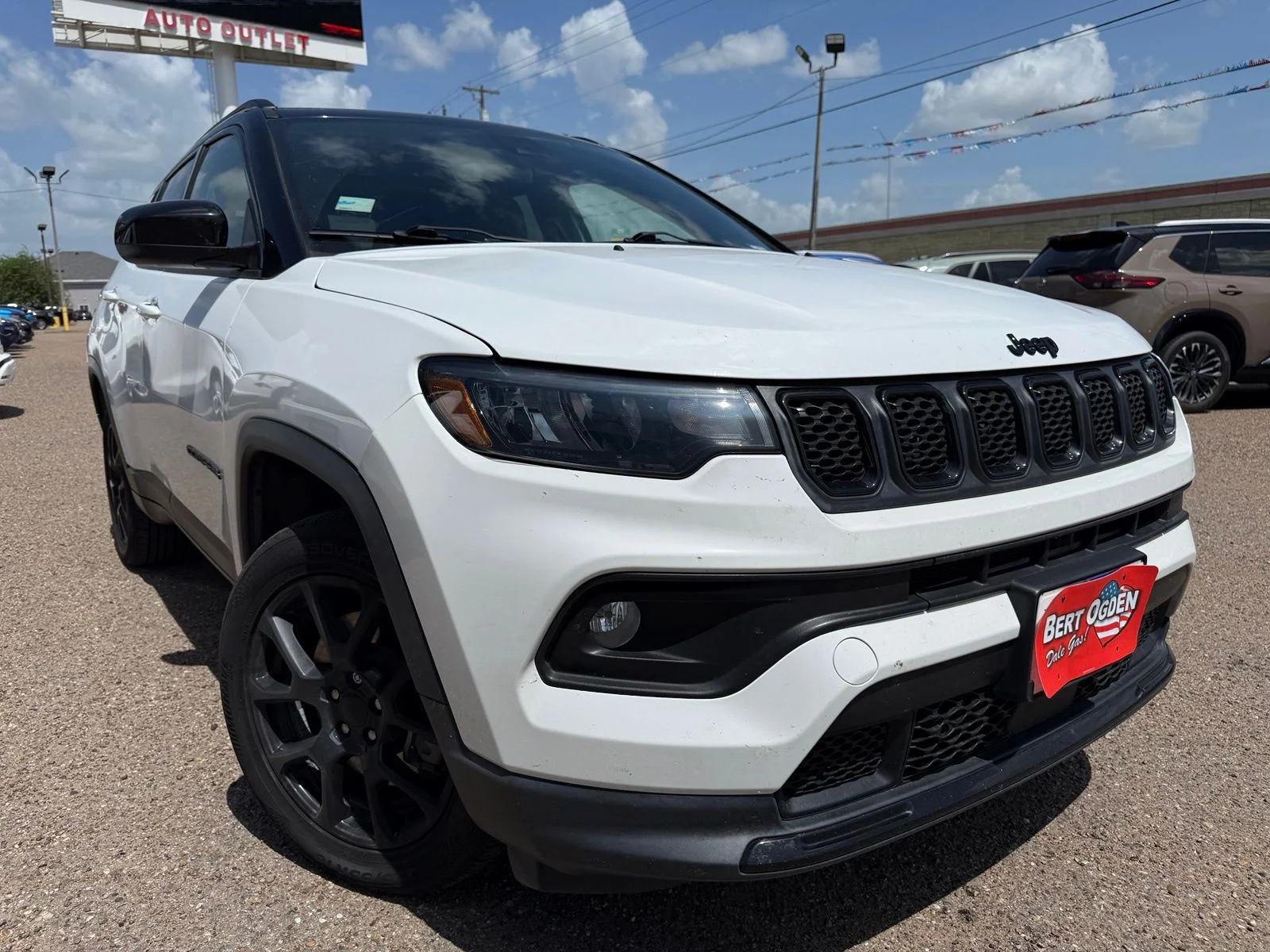 Used 2023 White Jeep Latitude image 1