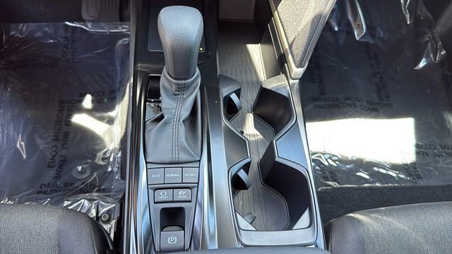 2025 Toyota Camry LE - Photo 28