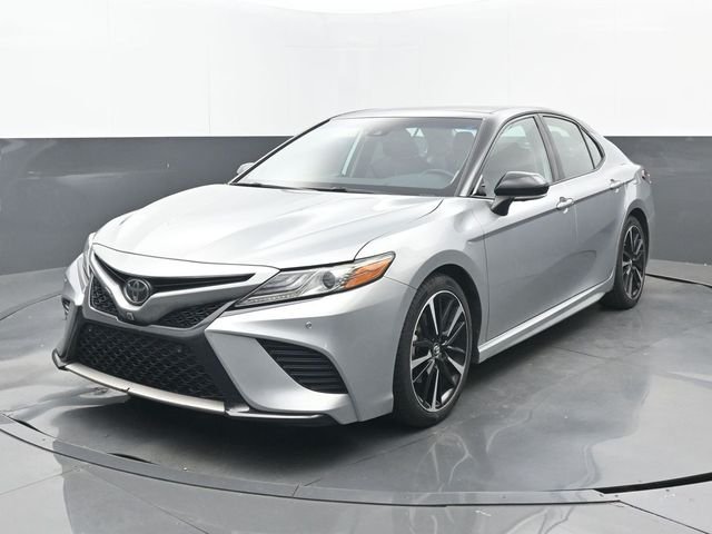 Used 2019 Midnight Black Metallic Toyota XSE V6 image 8