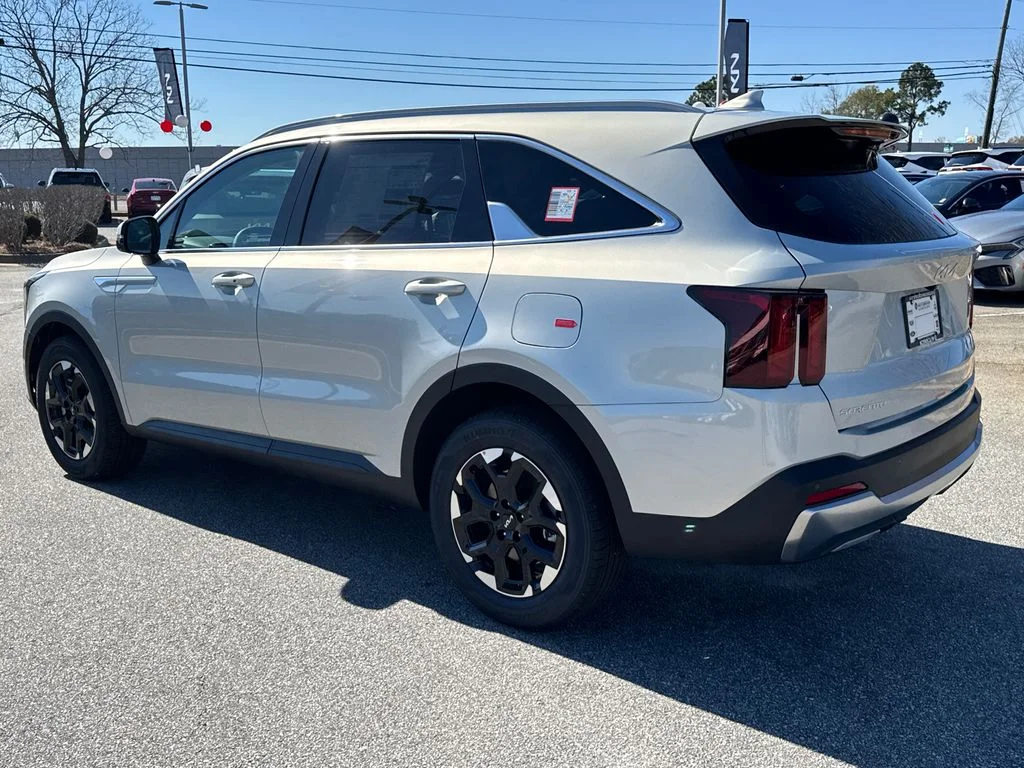 New 2026 Ivory Silver Kia S image 5
