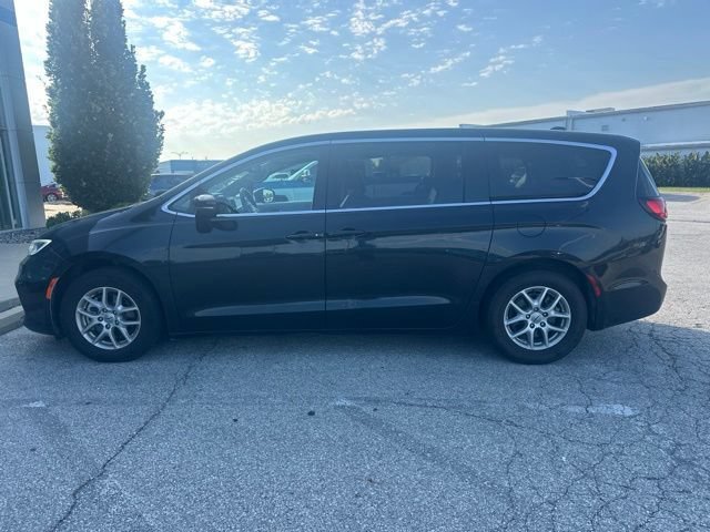 Used 2024 Chrysler Pacifica Touring L with VIN 2C4RC1BG8RR101983 for sale in Kansas City