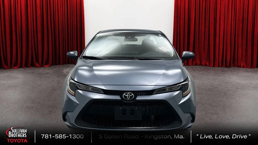 Certified Used 2021  Toyota LE image 2