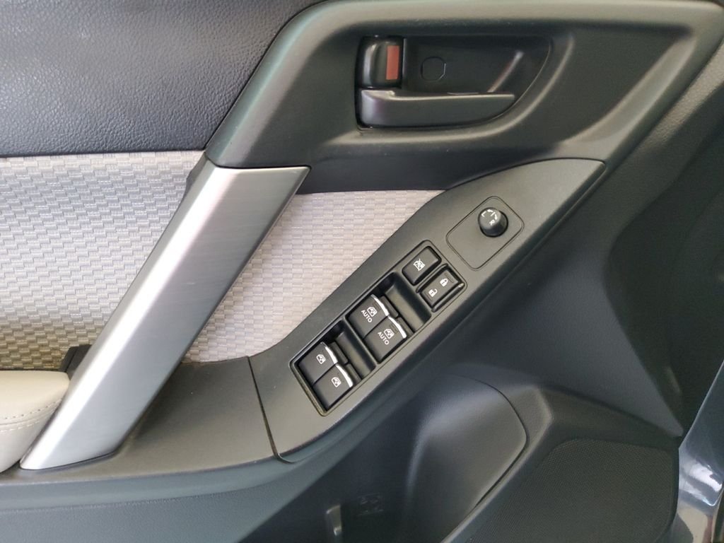 Used 2018 Gray Subaru 2.5i Premium image 12