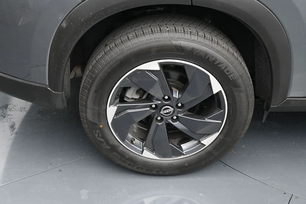 Used 2024 Gray Nissan SV image 10