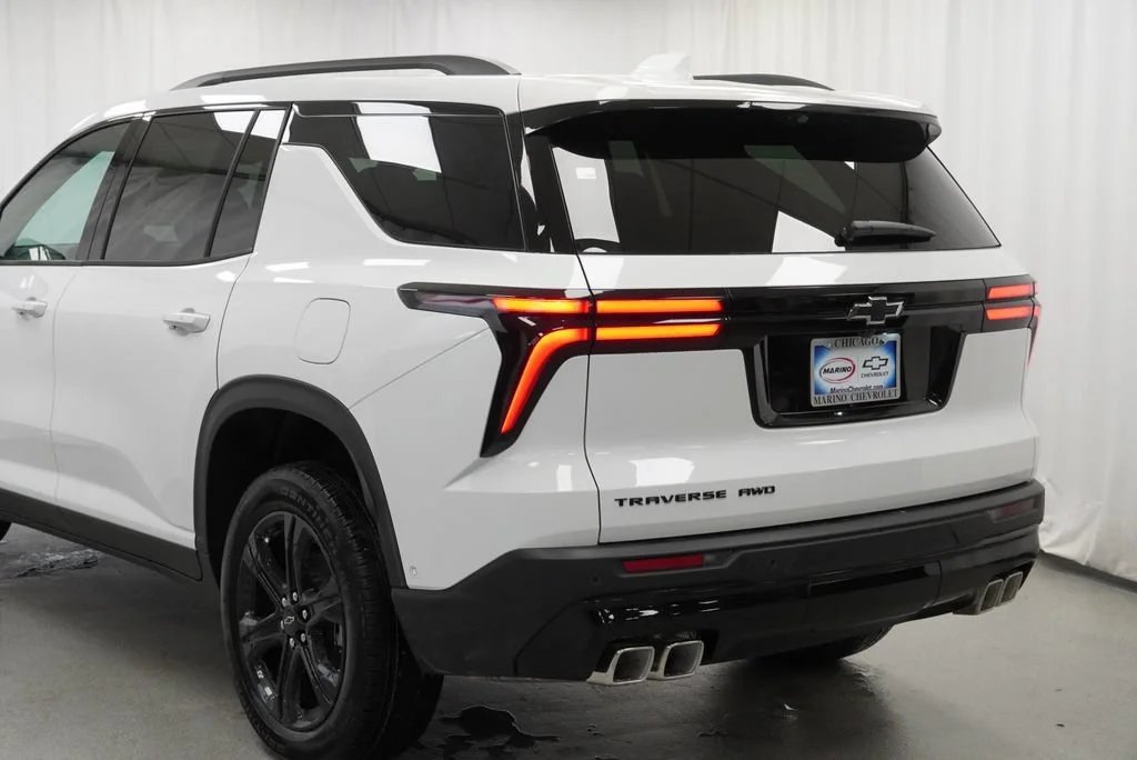 New 2027 Summit White Chevrolet LT image 38