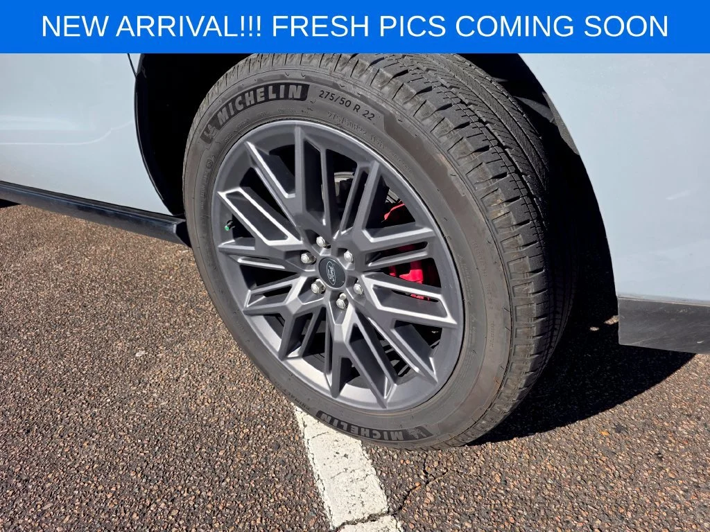 Used 2025  Ford Platinum image 6