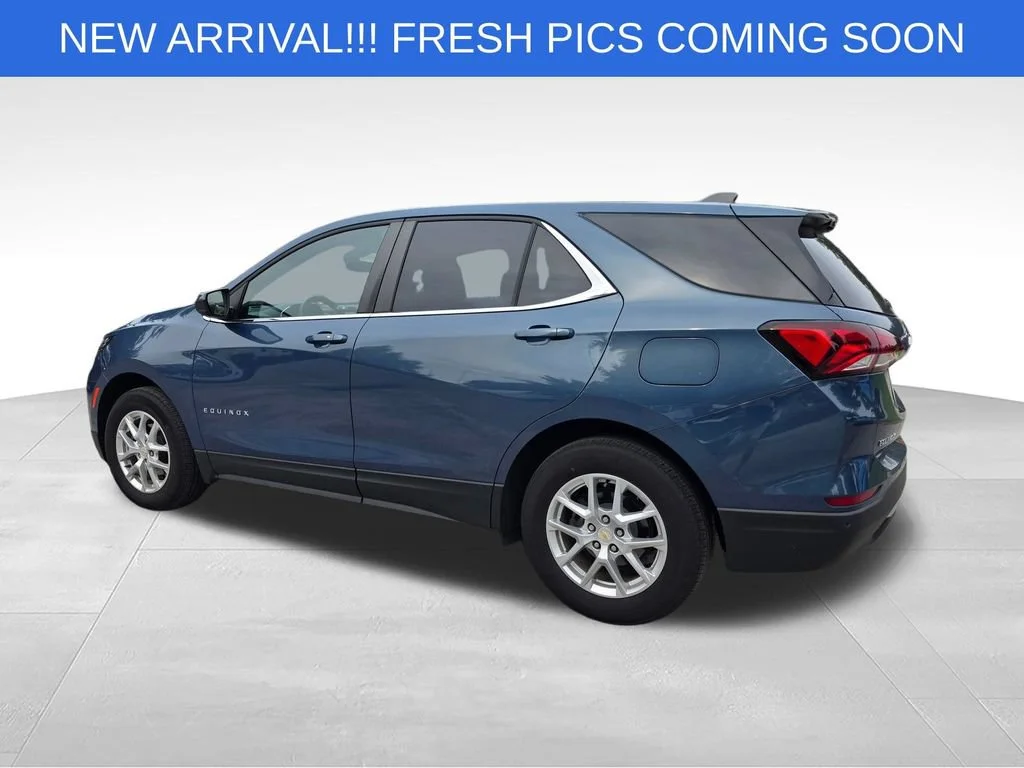 Used 2024 Lakeshore Blue Metallic Chevrolet LT image 4