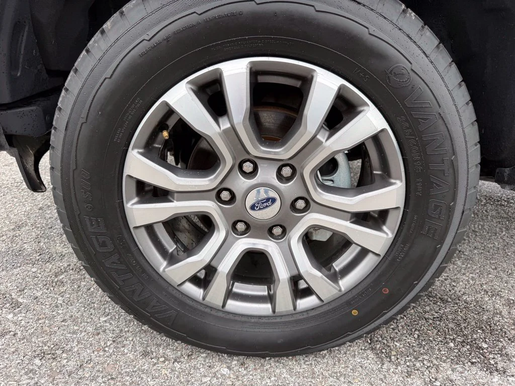 Used 2020 Gray Ford Lariat image 24