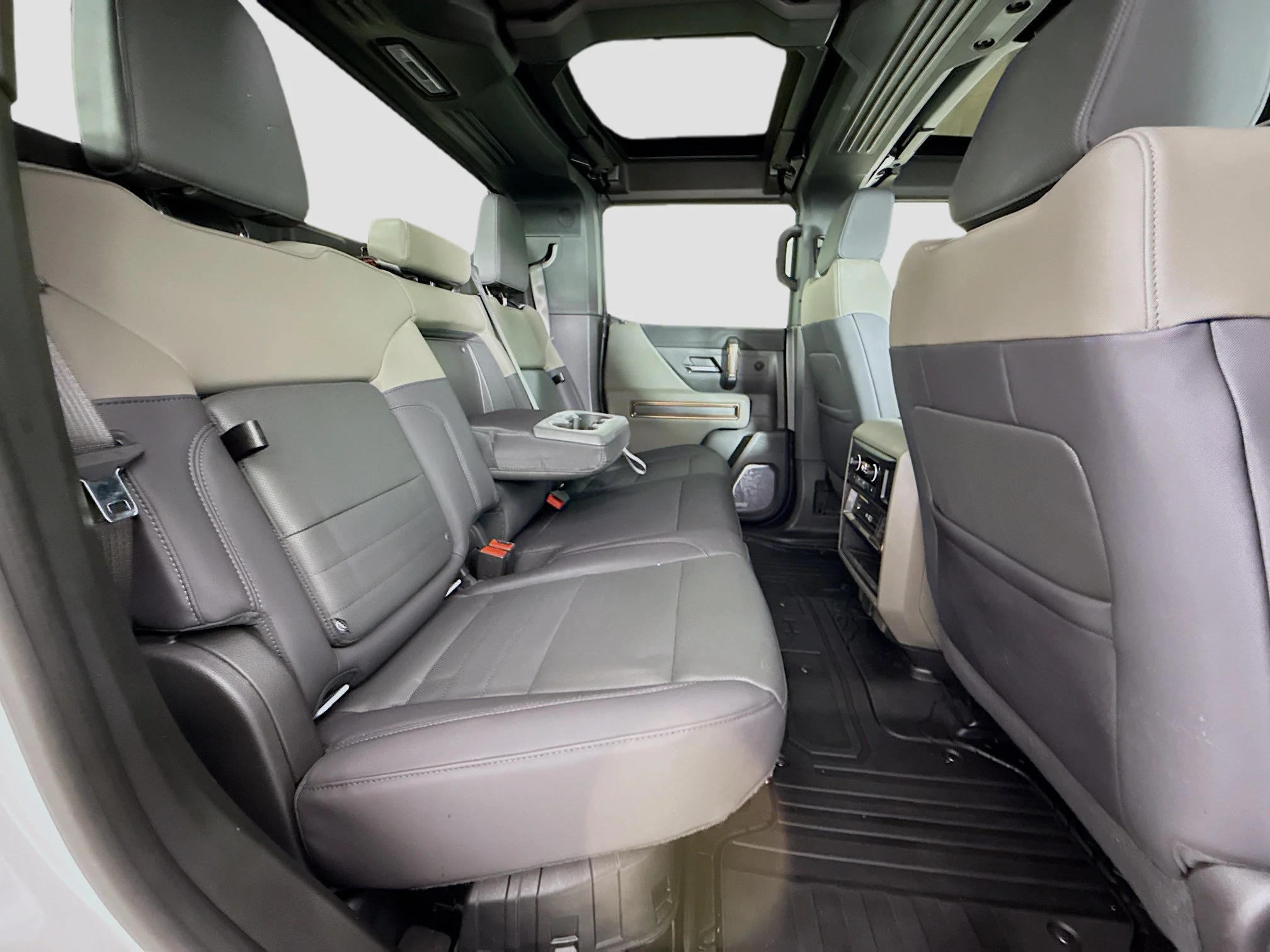 Used 2025 Interstellar White GMC 2X image 31