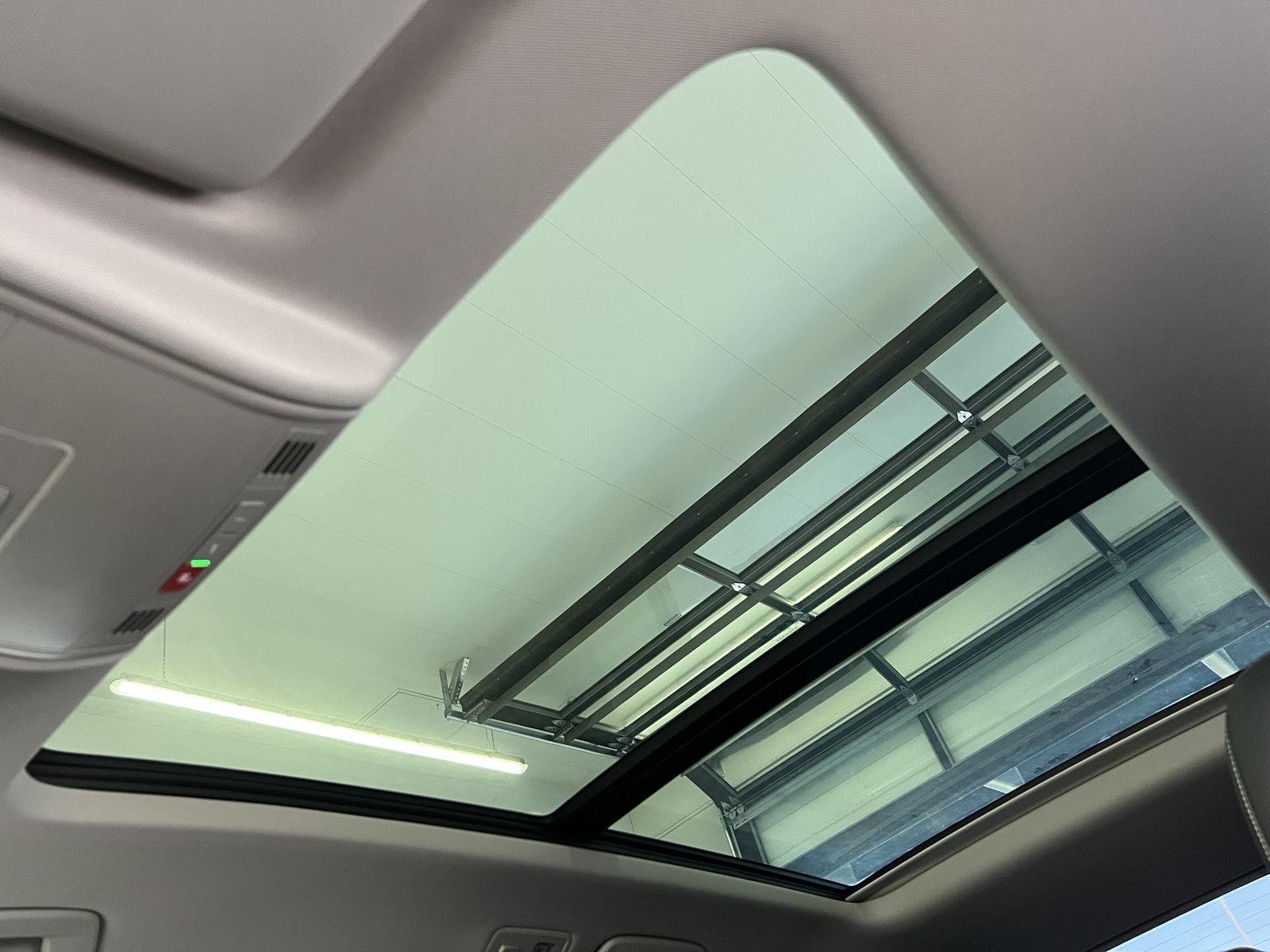 2023 Volkswagen Taos SEL - Photo 24