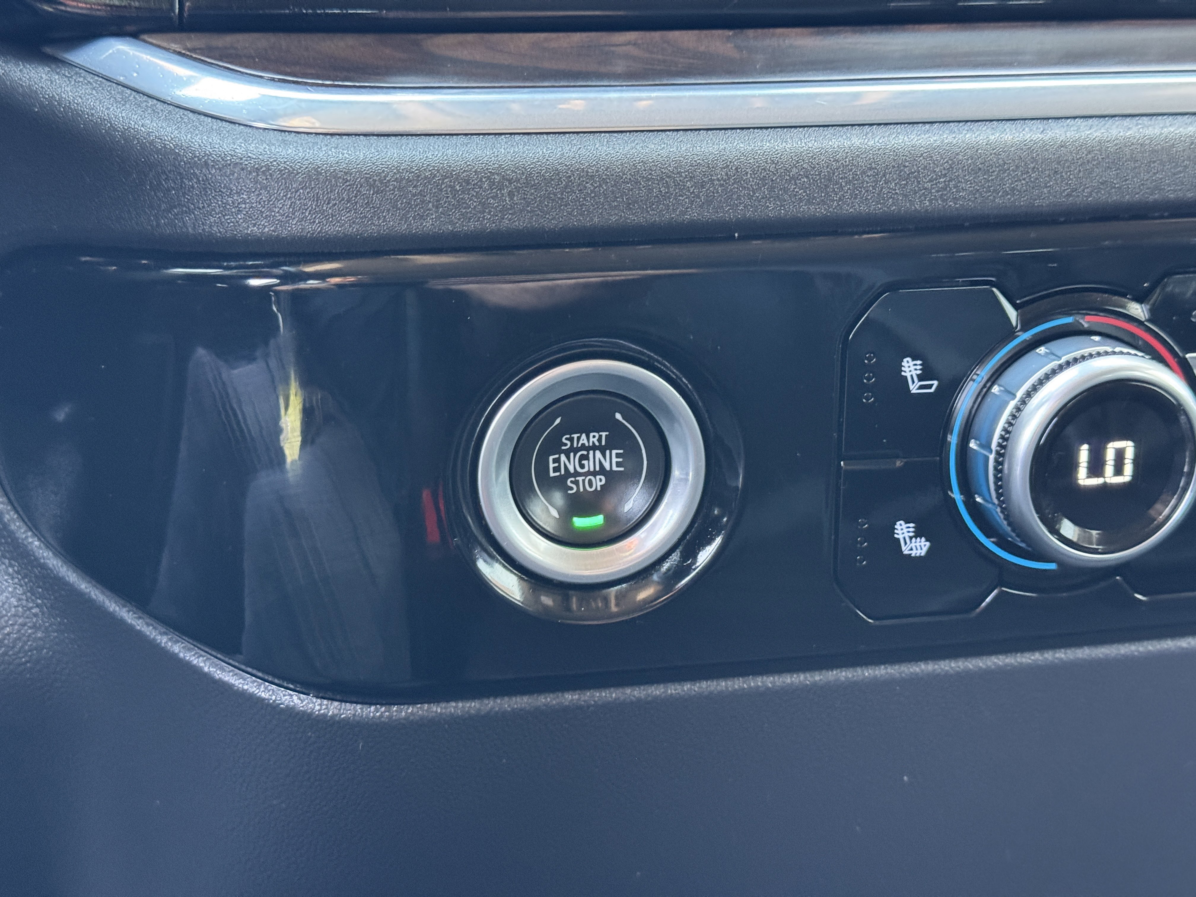 2024 GMC Sierra 1500 SLT - Photo 30