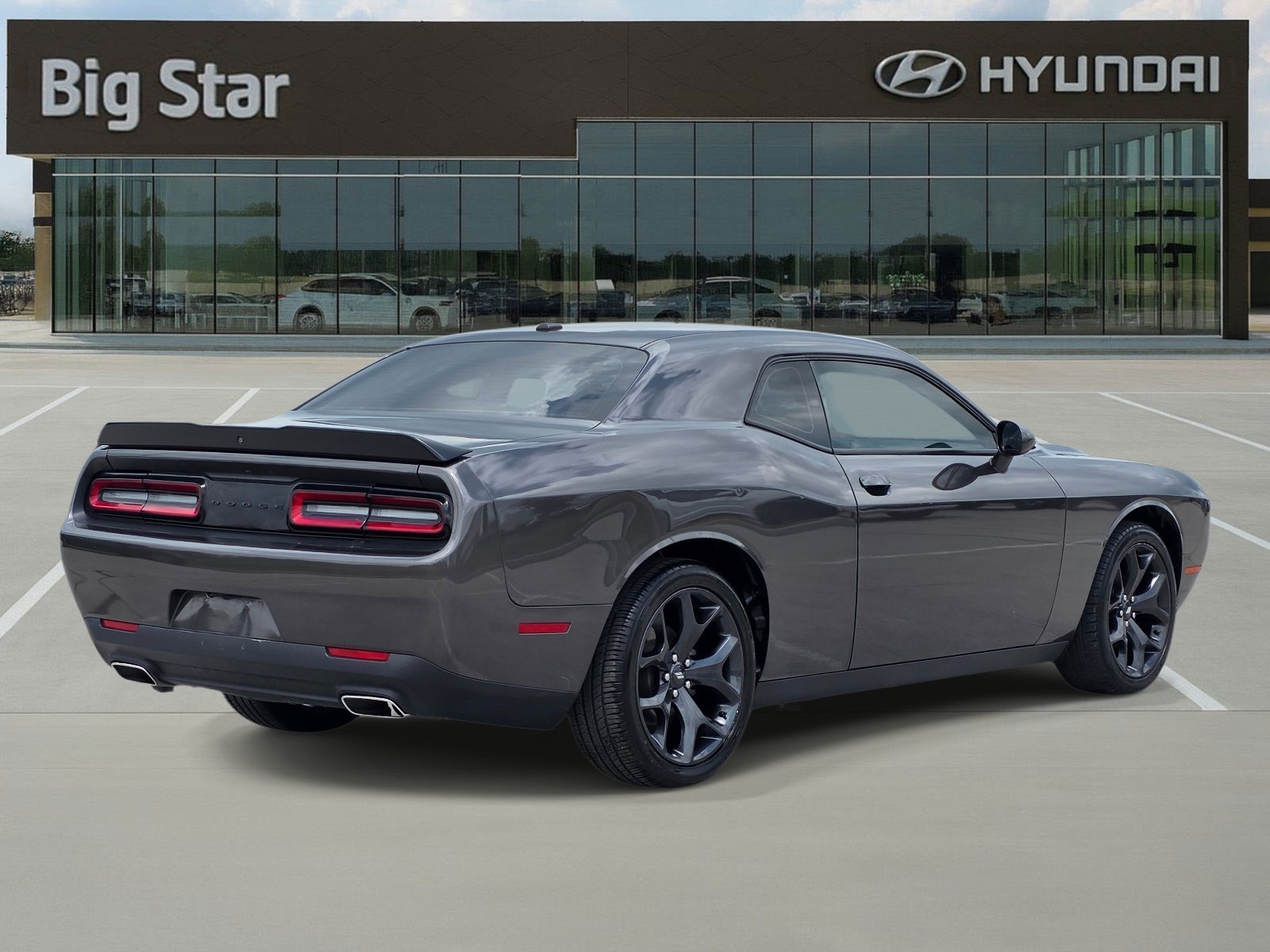 Used 2020 Granite Pearlcoat Dodge SXT image 4