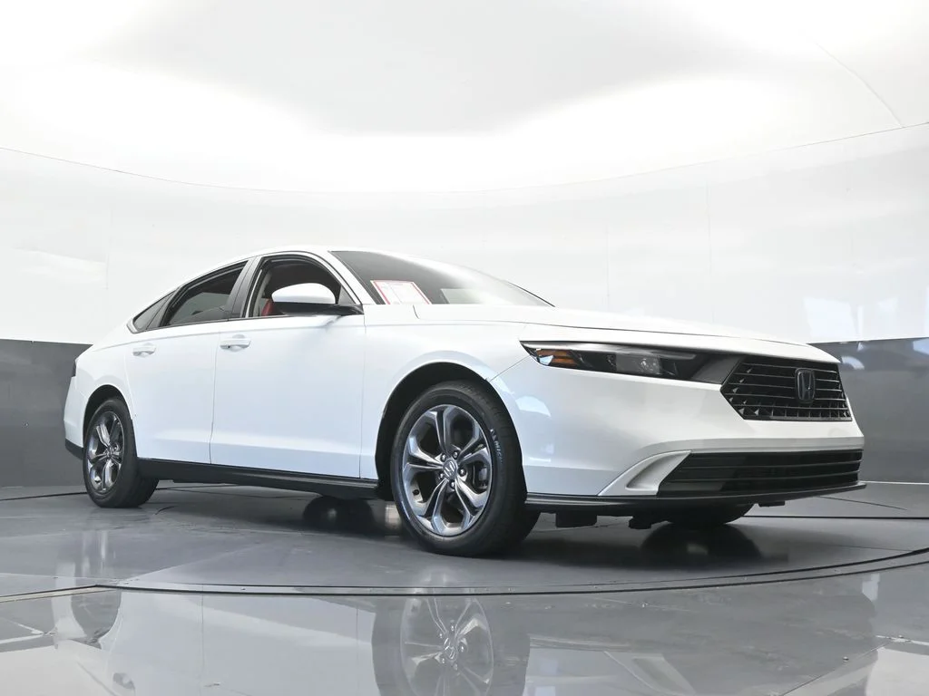Used 2023 Platinum White Pearl Honda EX image 60