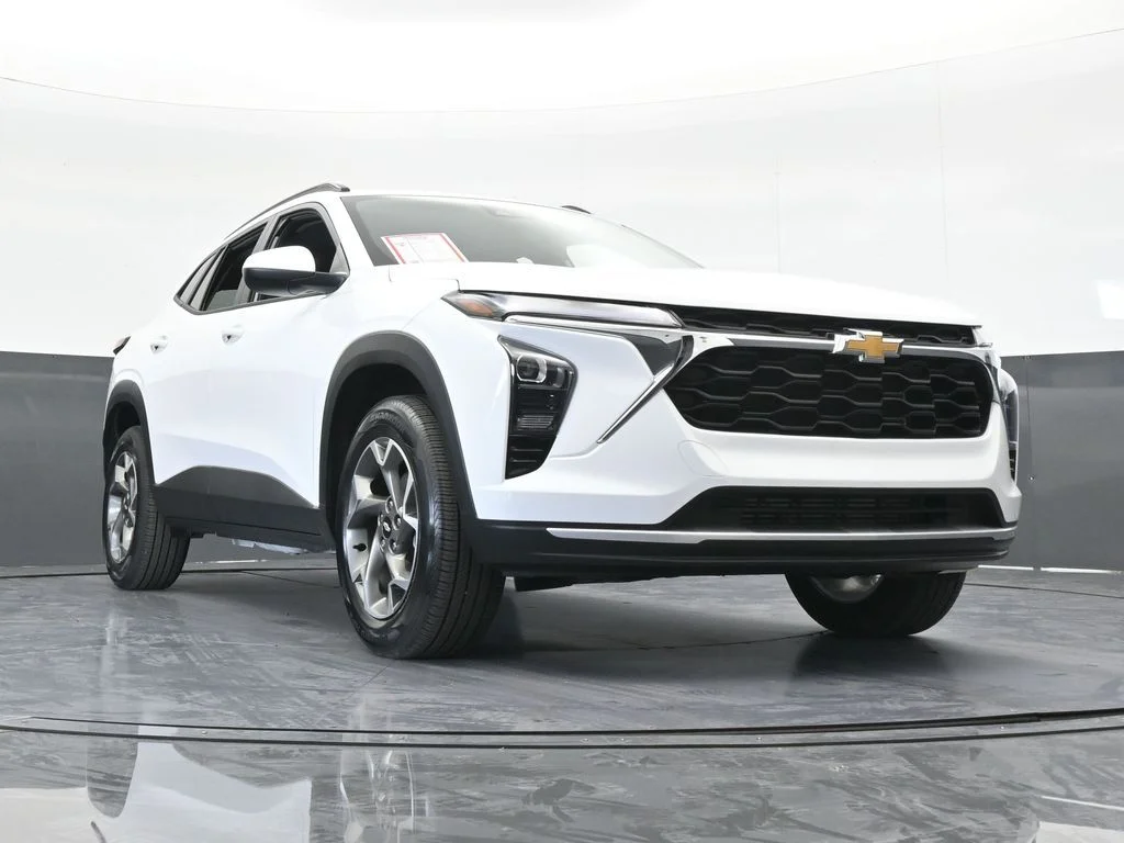 Used 2025 Summit White Chevrolet LT image 64