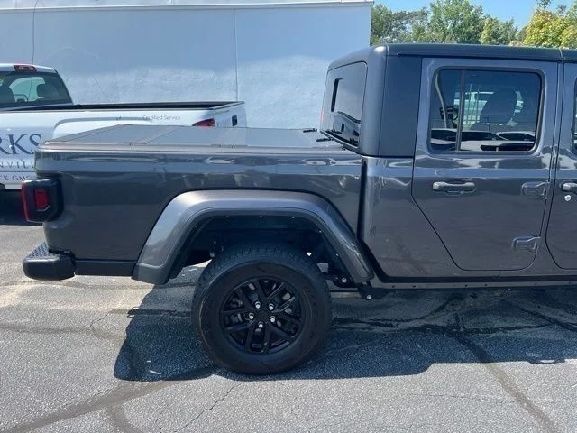 Used 2023 Gray Jeep Sport S image 4