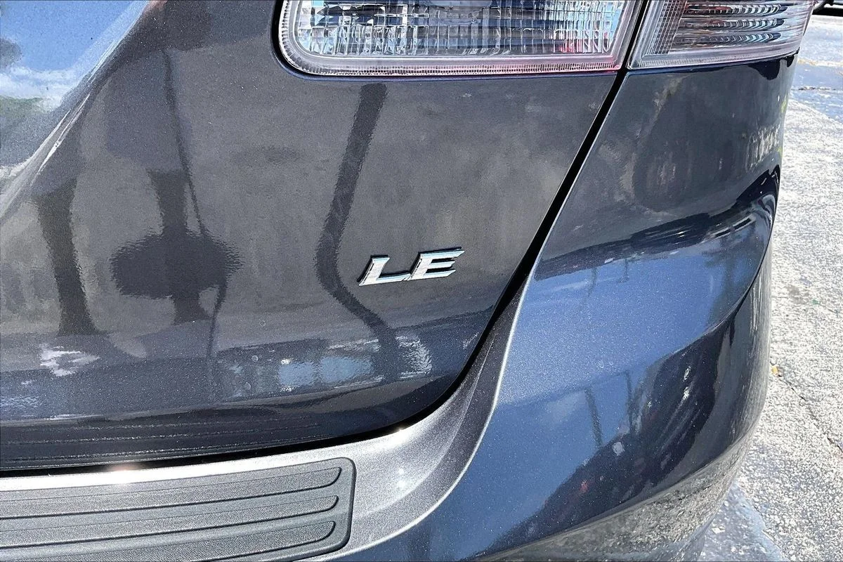 Used 2013 Gray Toyota LE image 23