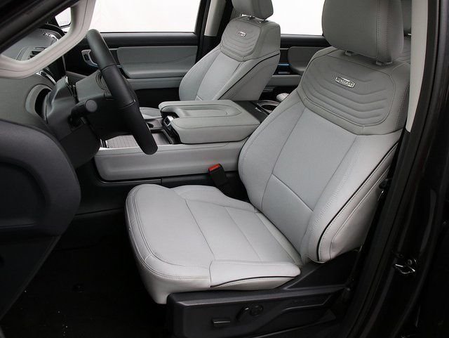 New 2025 Dark Matter Gray Metallic Ford Platinum® MAX image 9