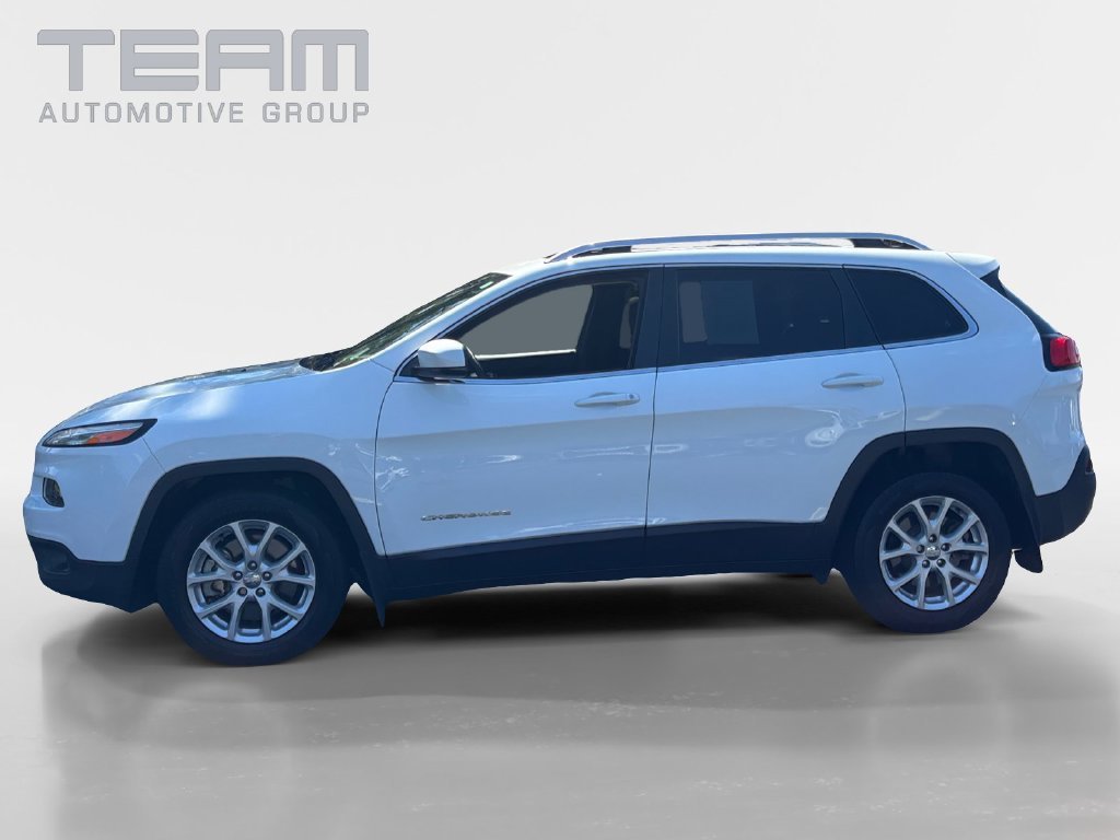 Certified Used 2017 White Jeep Latitude image 4