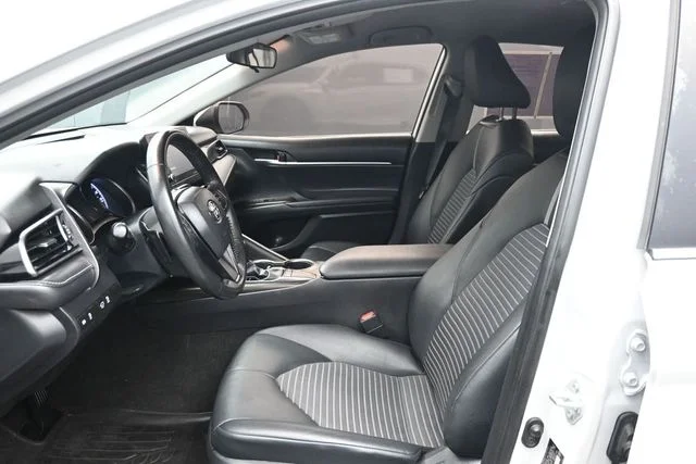Used 2023 White Toyota SE image 5