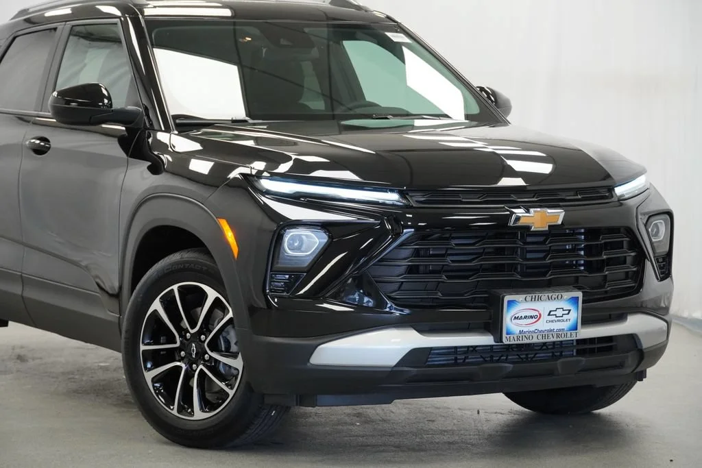 New 2026 Mosaic Black Metallic Chevrolet LT image 8