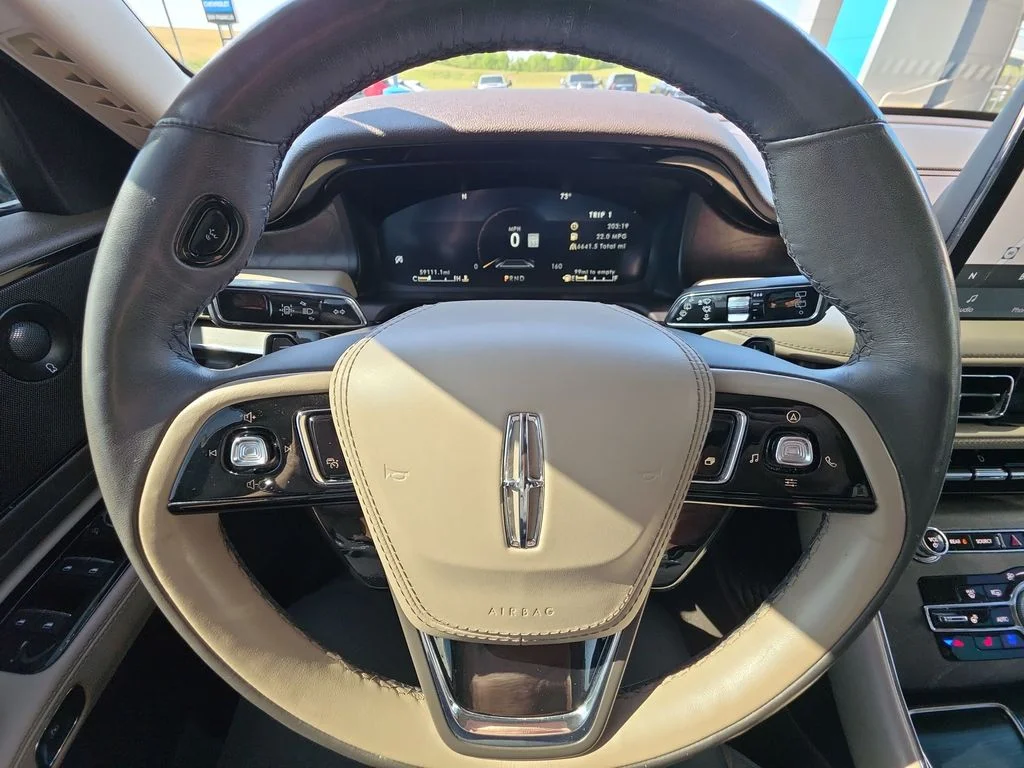 Used 2021 White Lincoln Reserve image 14