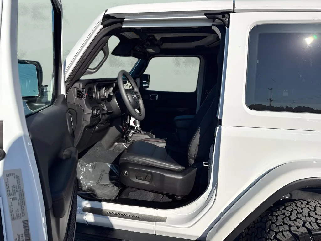 Used 2025 White Jeep Rubicon X image 9