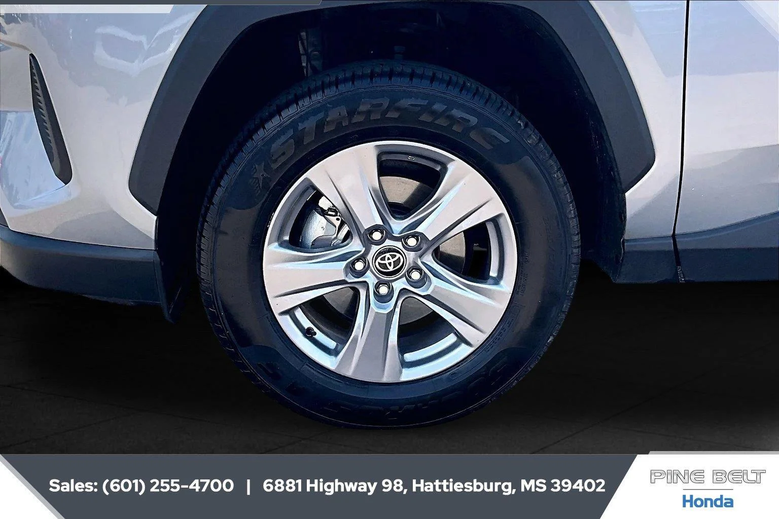 Used 2025 Silver Sky Metallic Toyota XLE image 7